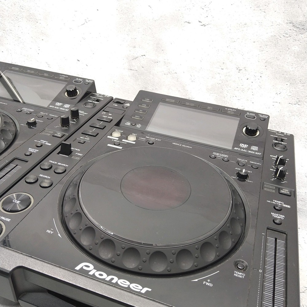 Pair 2x Pioneer CDJ-2000 Professional DJ Multi Player Digital Turntable CDJ2000