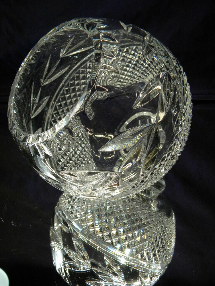 BEAUTIFUL CRYSTAL BALL VASE
