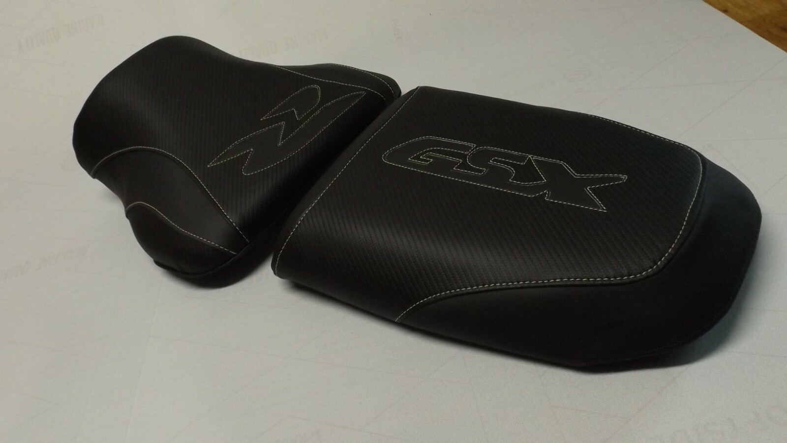 SUZUKI GSX 600R/750R/1000R FRONT & REAR BLACK CF CUSTOM FIT SEAT COVERS 00/03