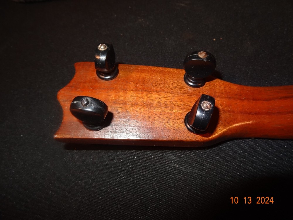 Nice Antique Leonardo Nunes Soprano Ukulele