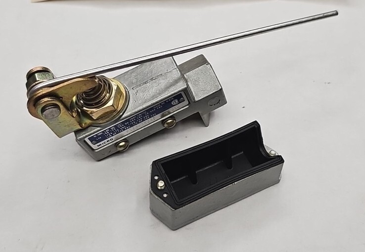 Micro Switch BZE6-2RQ62 Limit Switch With Rod Actuator