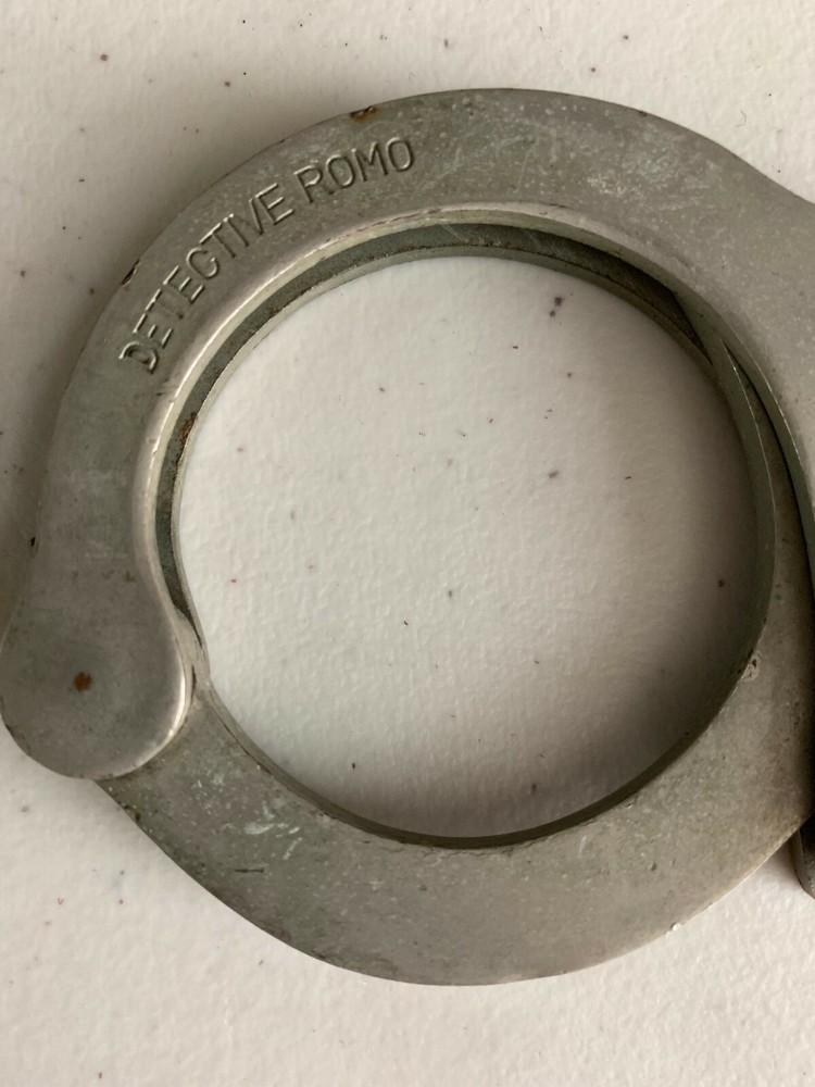 OLD HAND CUFFS W/KEY AND CASE