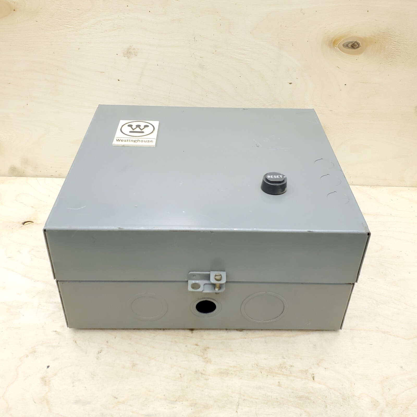 Westinghouse B210SACB Size 00 Enclosed Reversing Motor Starter 120VAC Coil