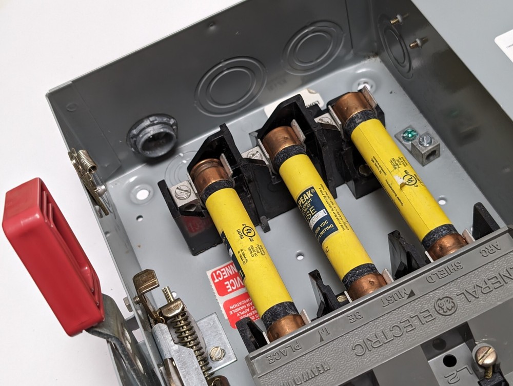 GENERAL ELECTRIC TH3361 Model 10 Safety Switch (USED).