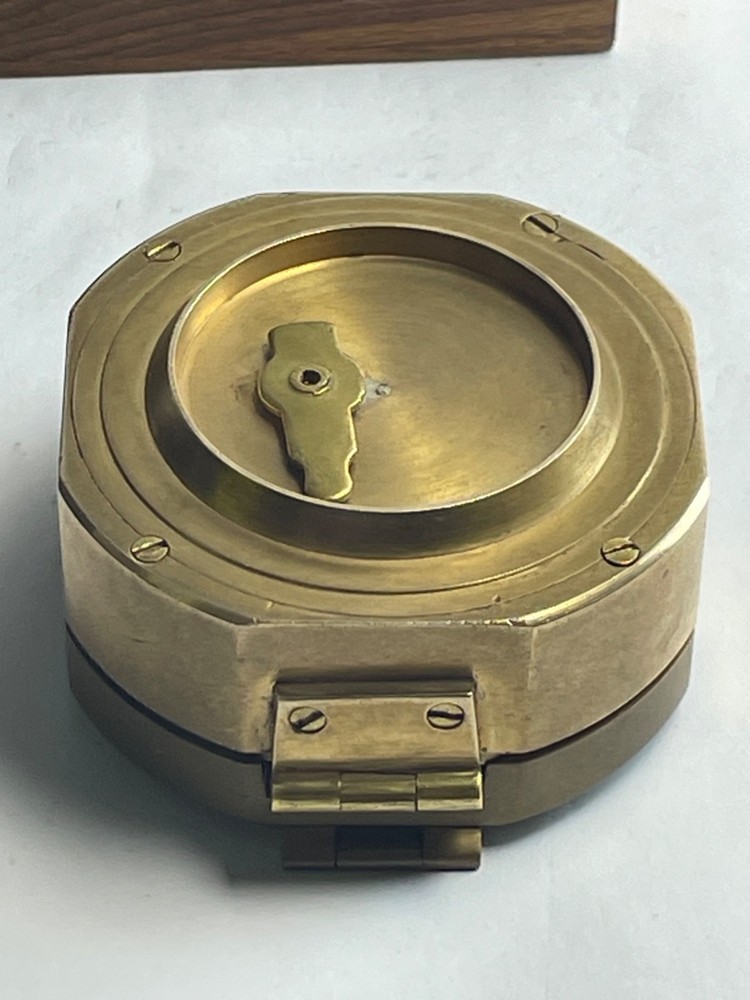 Solid brass nautical calculator (BROKEN). Wooden case