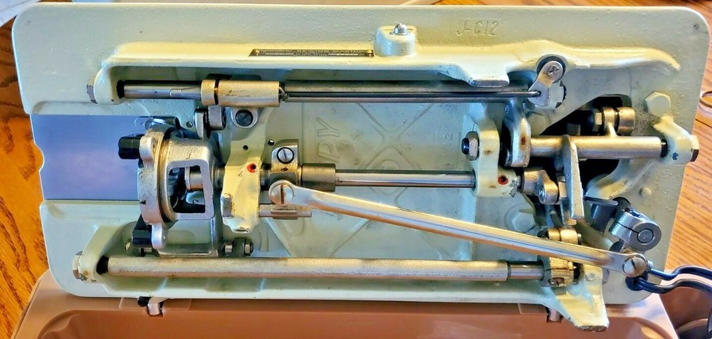 WARDS SIGNATURE SEWING MACHINE UHT J265A