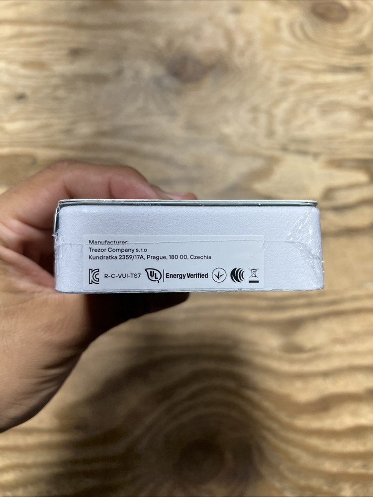 Safe 7 - Crypto Hardware Wallet with Bluetooth, Color Touchscreen, Transparent S