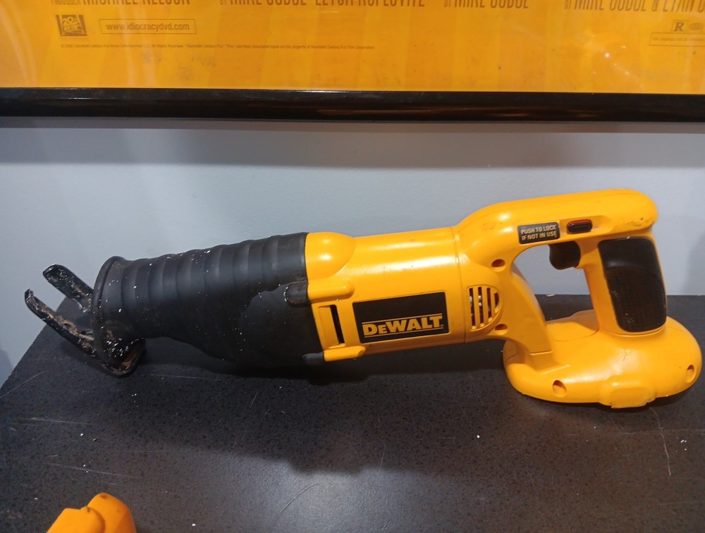 Dewalt Tool Set Drill, Flash Light Battery (Untested)