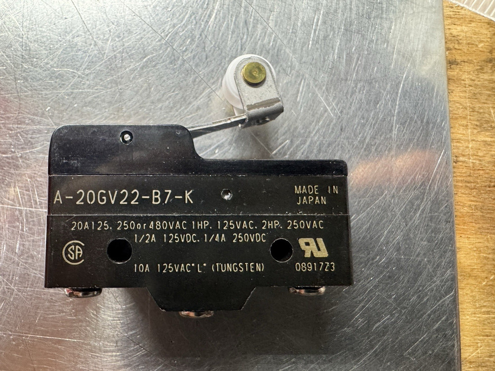 Omron Limit Switch A-20GV22-B7-K Basic / Snap Action Switch, 20A, Short Hinge