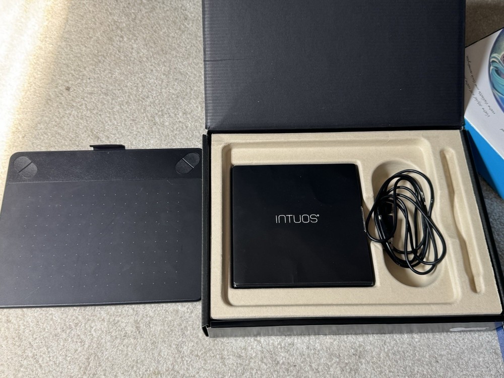 Wacom Intuos Art Graphics Tablet USB Wired Connectivity