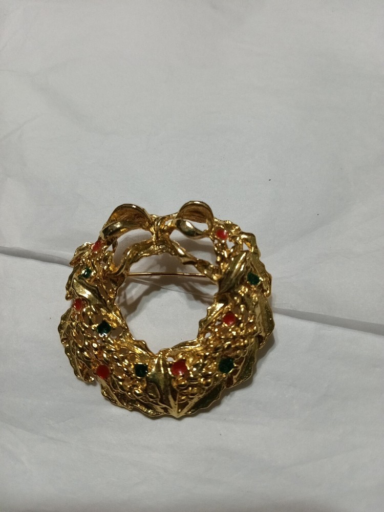 vintage wreath brooch