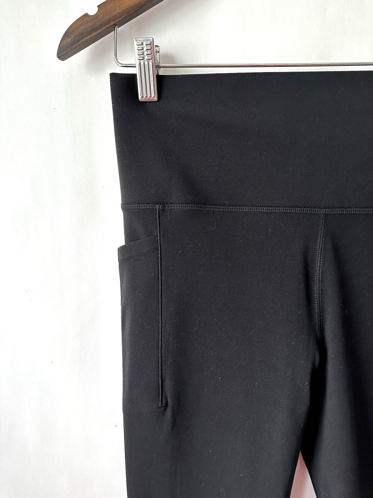 NWT Athleta Salutation Stash Tight MEDIUM PETITE M/P Black Yoga Compression