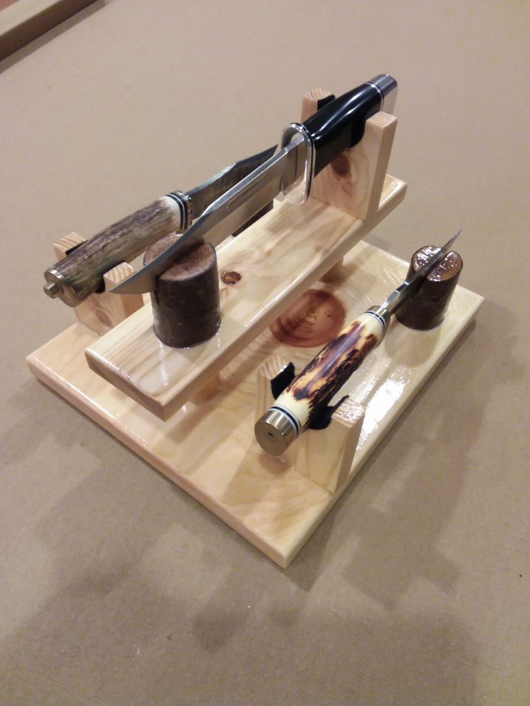 SOLID NORTHERN WHITE PINE TRIPLE KNIFE DISPLAY STAND