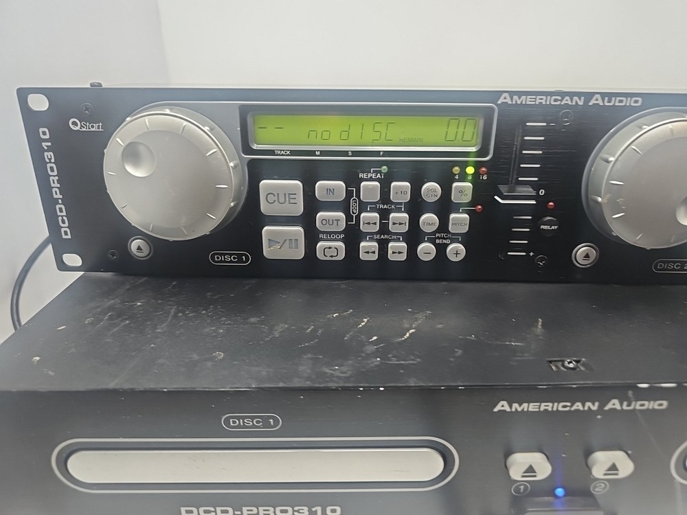 American Audio dcd-pro310 Professional Dj Controller & Dual Cd Player W/ Cords