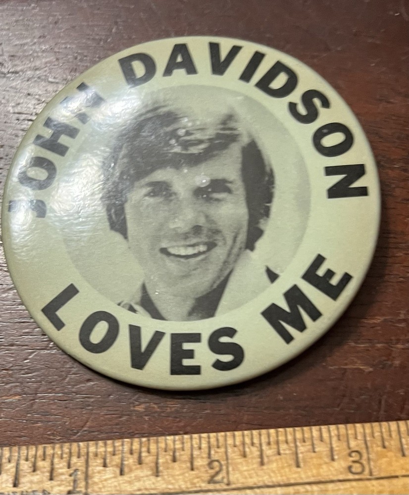 John Davidson Loves Me, Pinback Button , 3  in Dia