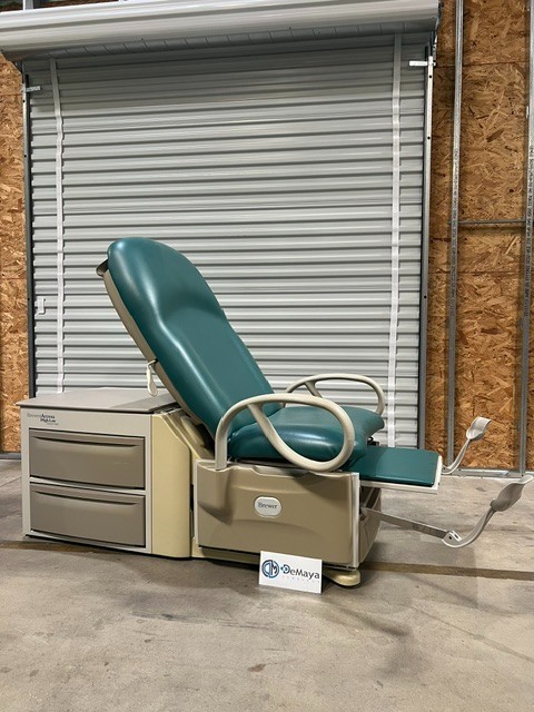 Brewer Access High-Low Exam Table