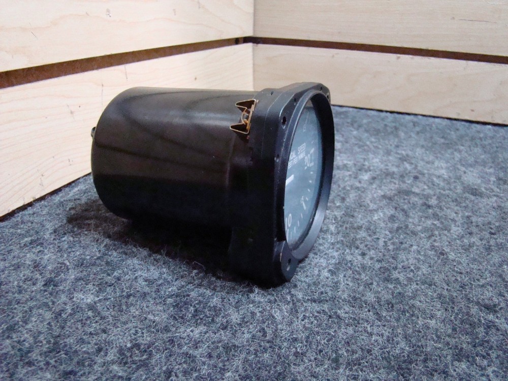 USED UMA (United Instruments) Vertical Speed Indicator PN: 7000, Code C26