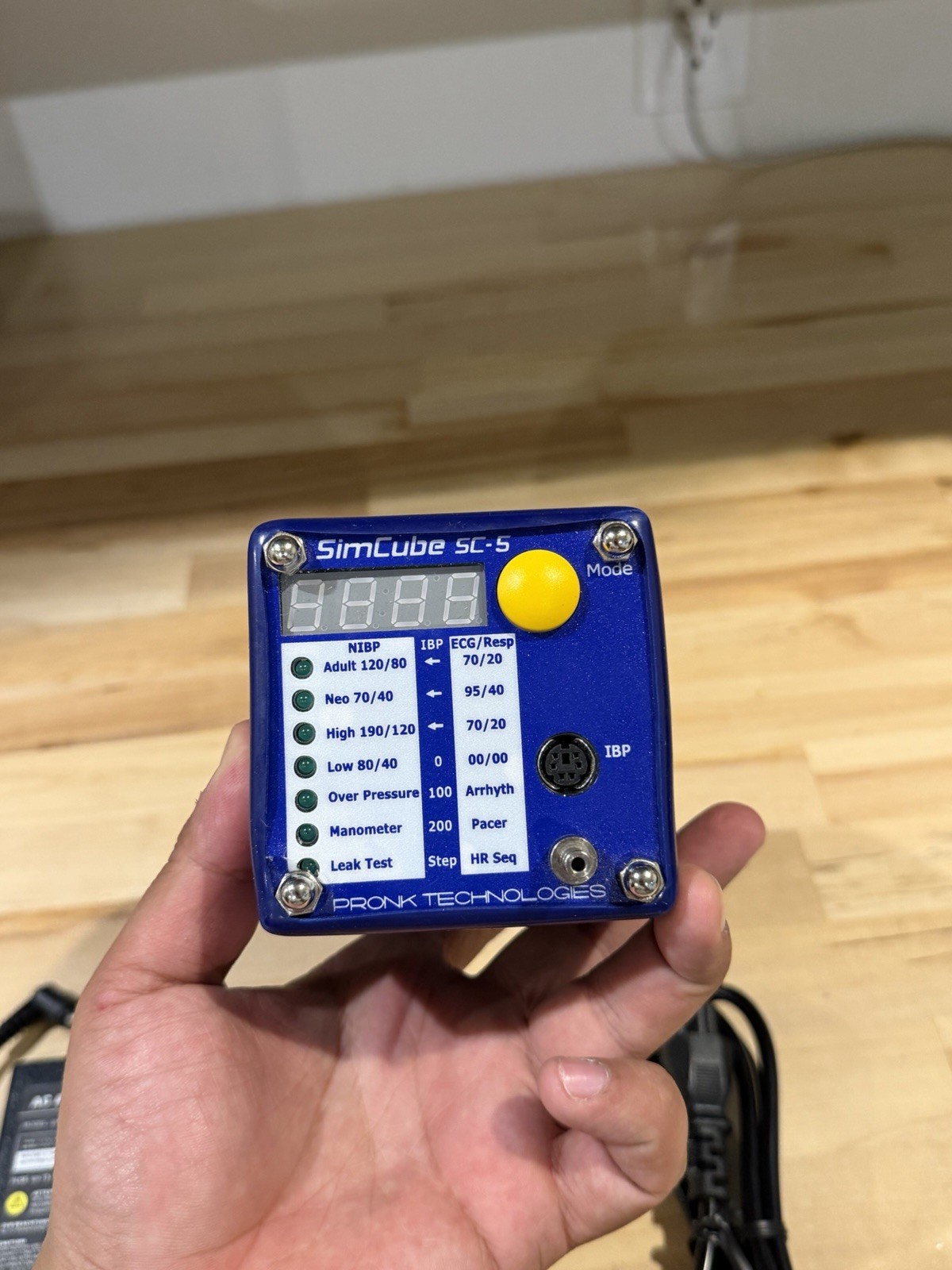 PRONK TECHNOLOGIES SIMCUBE SC-5 PATIENT SIMULATOR W/CHARGER (TESTED)