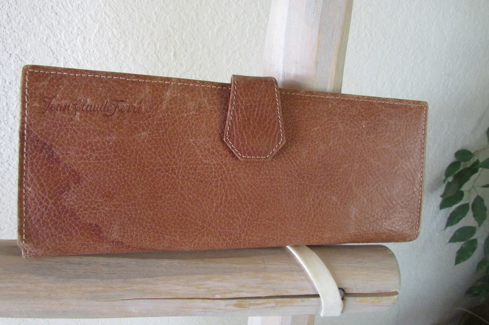 ASSORTED VINTAGE TRAVEL / PASSPORT WALLETS