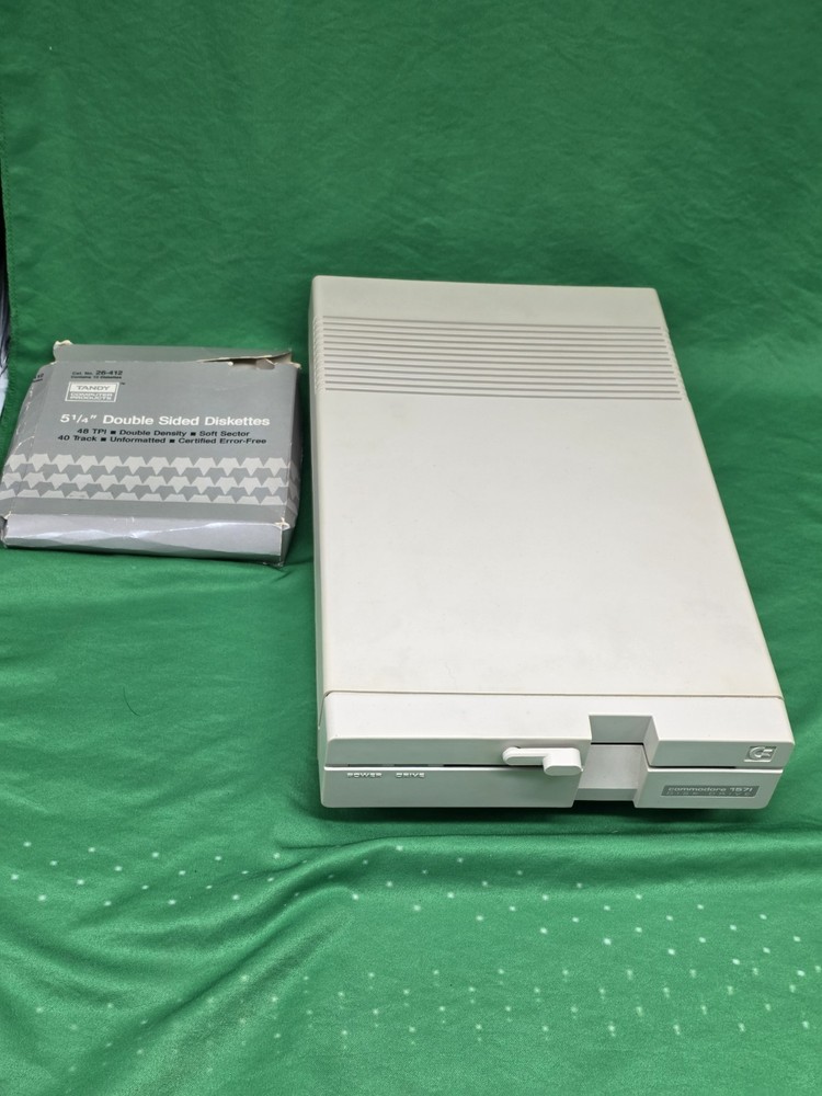 Commodore 1571 Disk Drive Floppy Diskettes With Original Box And Discs UNTESTED