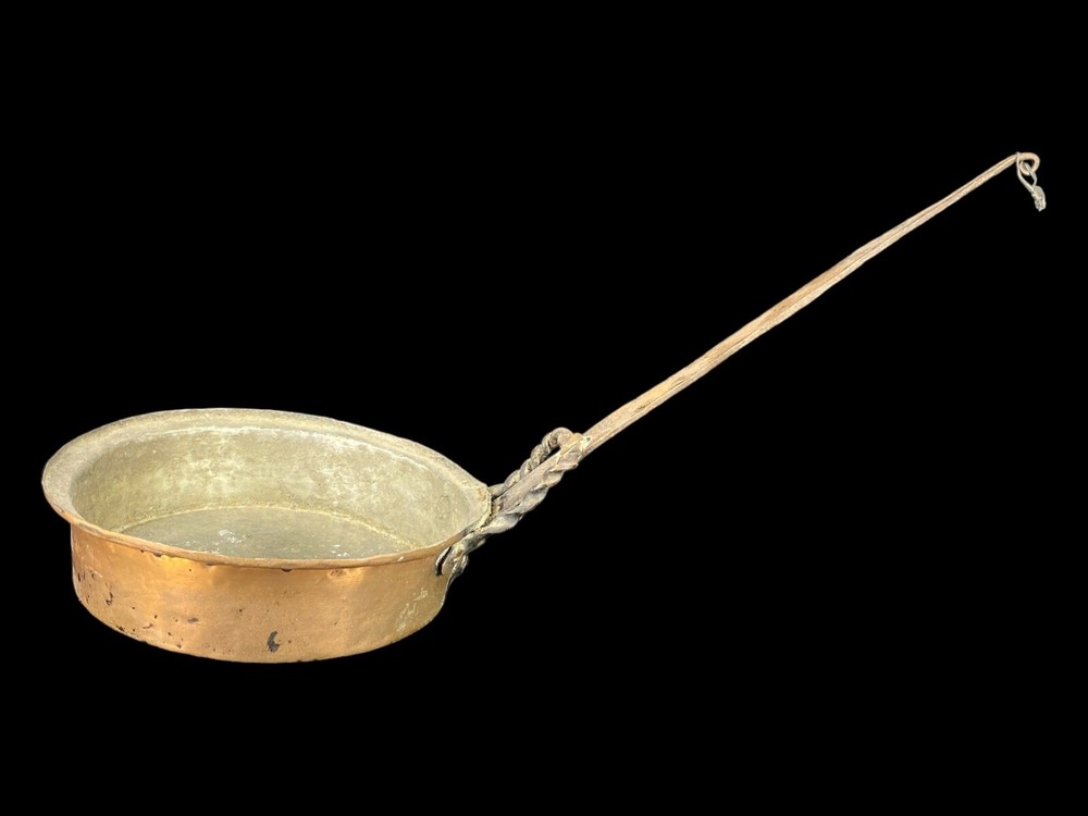 Antique Hammered Copper Pan w/ Iron Long Handle 8.25" Diameter 2" Depth