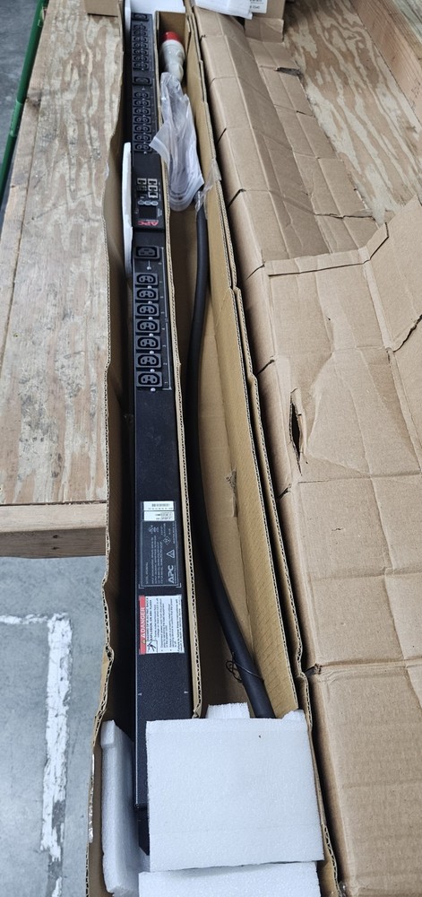 APC APDU9981NA3 Power Supply Unit