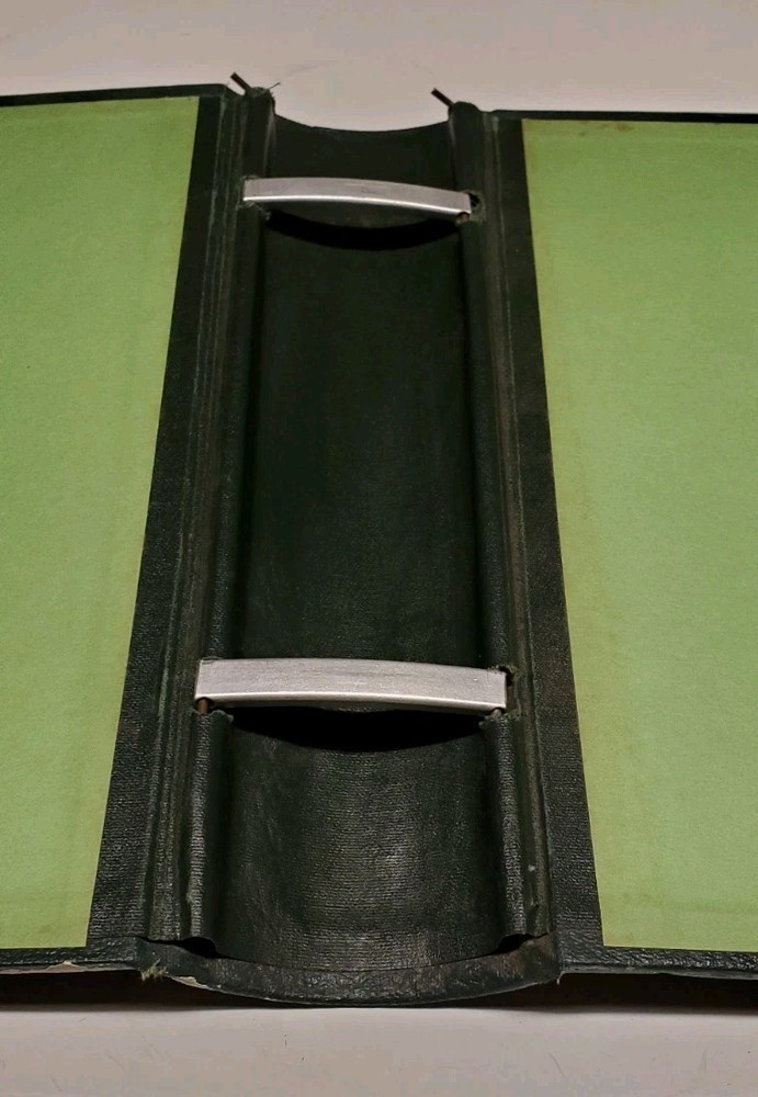 Binder Scott United Nations Specialty Stamp Binder Green 2 3/4"