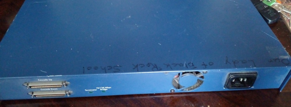 Netgear DS524 Dual Speed Stackable Hub 24 port switch