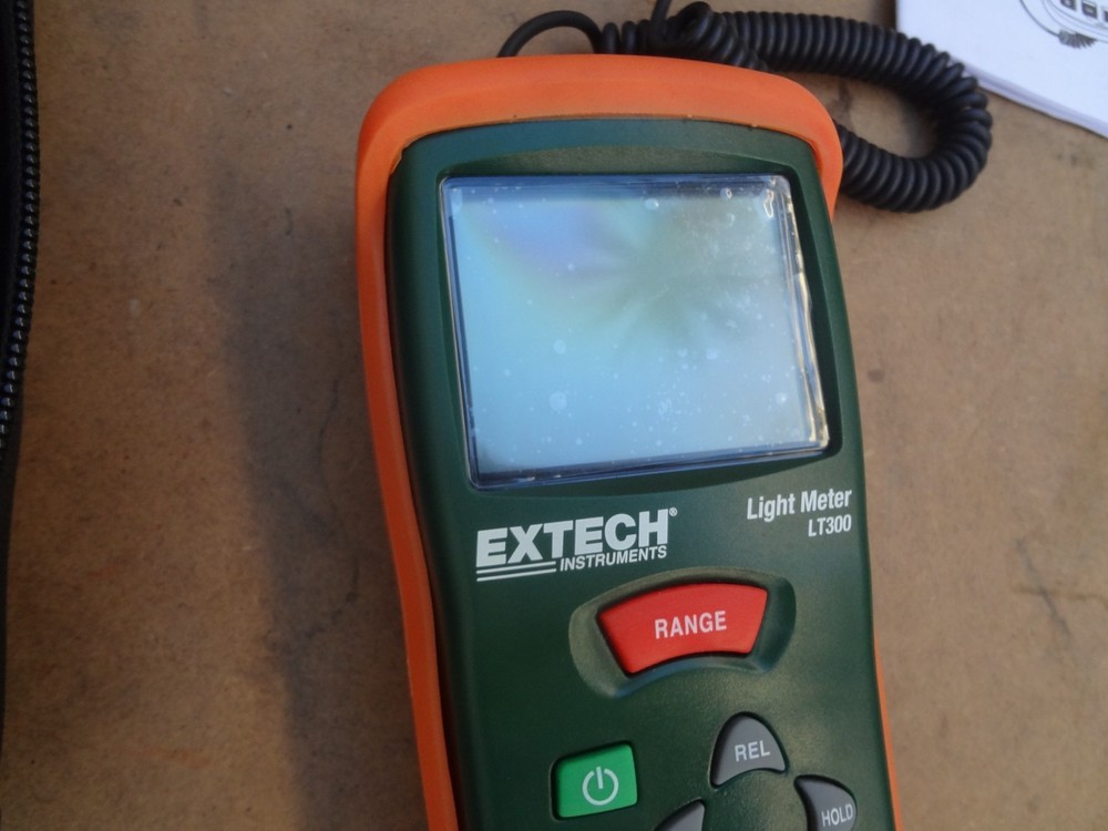EXTECH LT300 DIGITAL LIGHT METER w/ Case