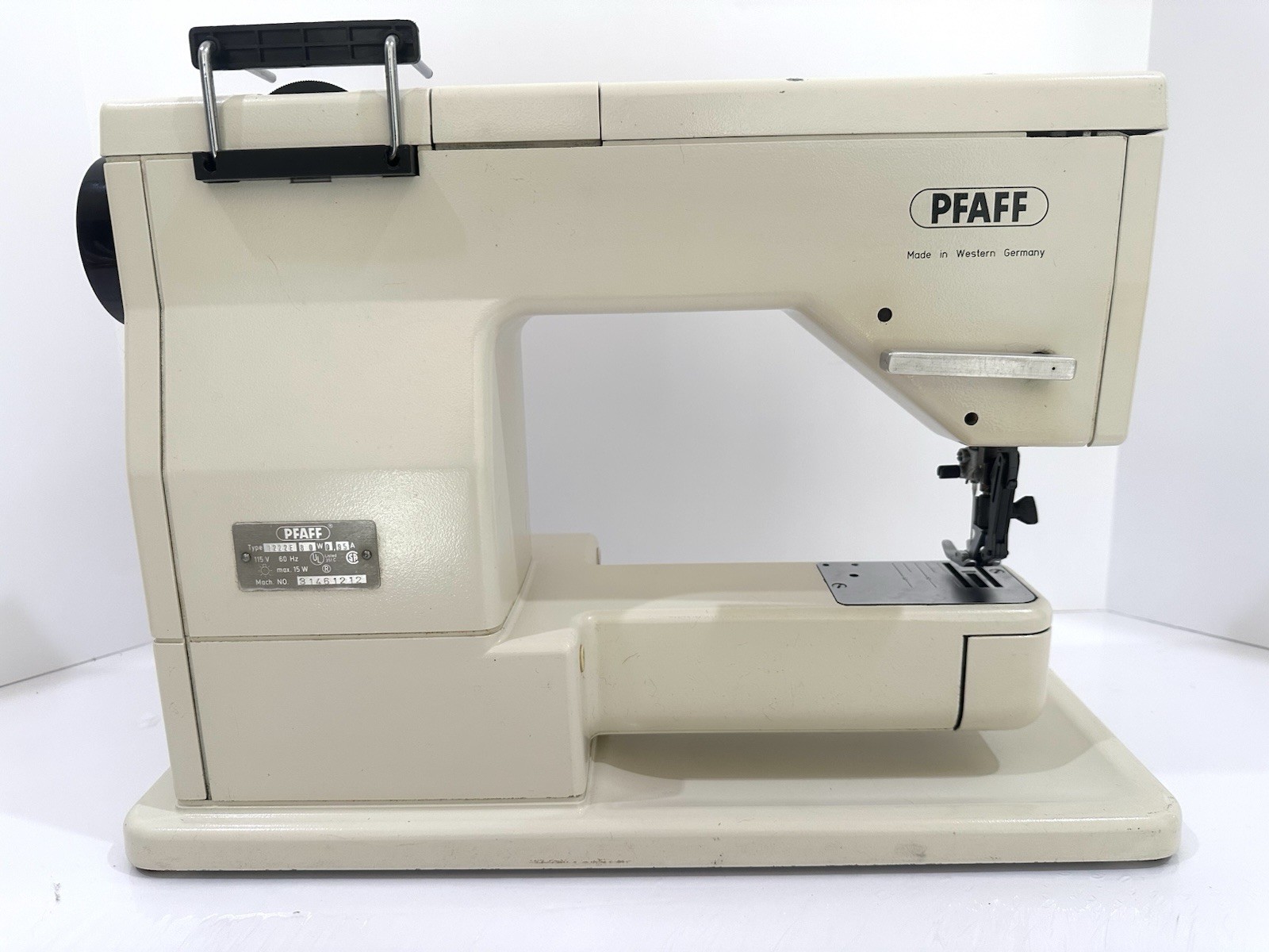 Pfaff Heavy Duty MetalSewing Machine 1222-E No Pedal or Cord -Parts Untested