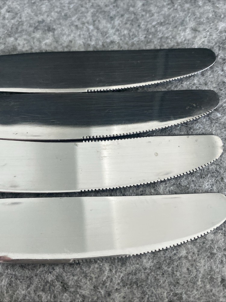4 TOWLE/SUPREME CUTLERY STAINLESS FLATWARE, "PIERRE" PATTERN, DINNER KNIVES
