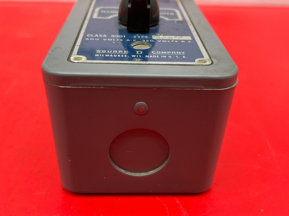 Square D 9001C47 Enclosed Selector Switch, Class 9001, Type C47