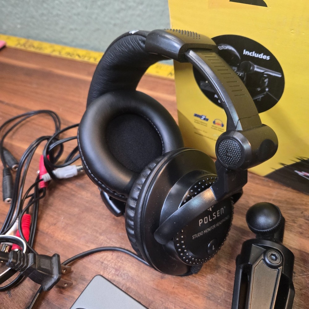 Behringer PODCASTUDIO 2 USB Bundle - Podcasting Bundle