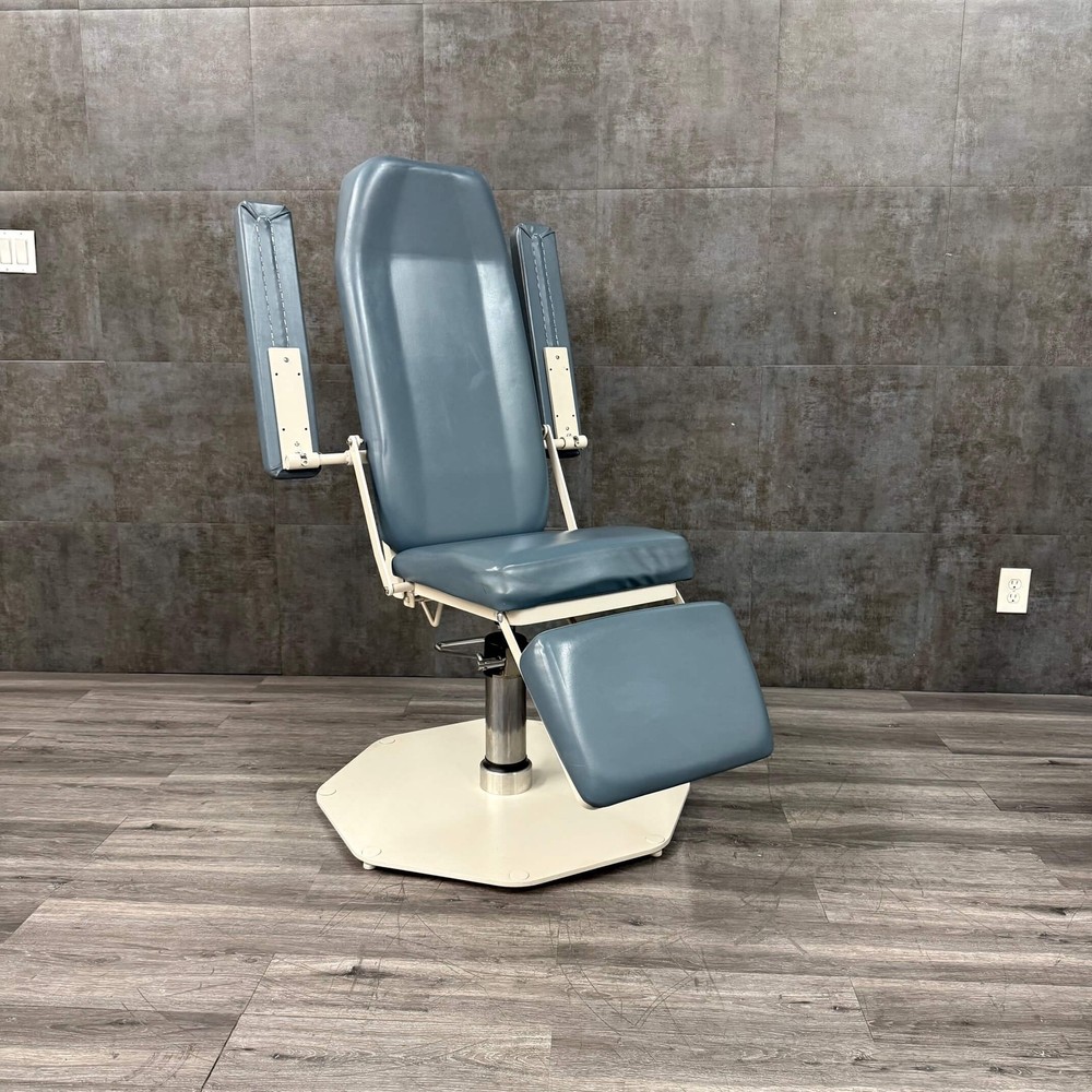 UMF 8675 Phlebotomy Chair