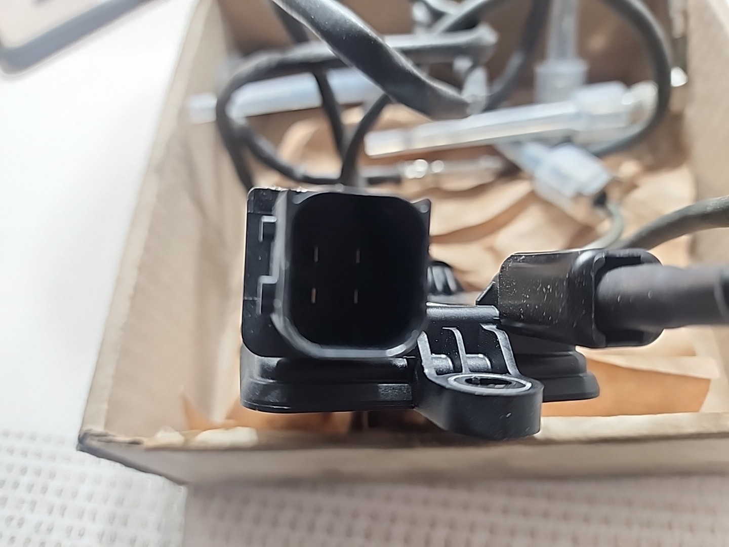 CUMMINS SENSOR,TEMPERATURE 5698555