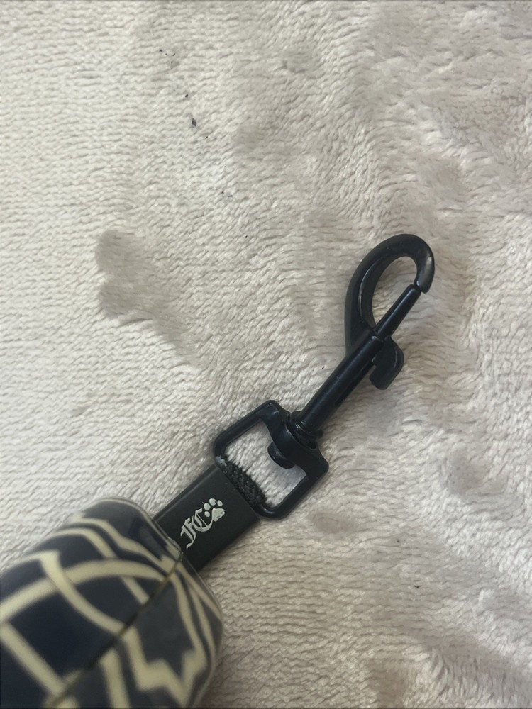 dog leash retractable blue and white geometric pattern with a trigger