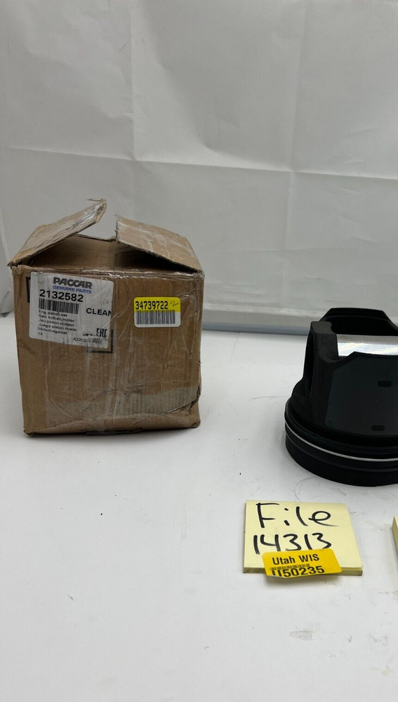 2132582 Genuine Paccar Piston Hardware Black