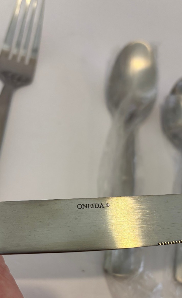 NEW Oneida Satin Lewin Stainless Flatware 5 Piece Place Setting