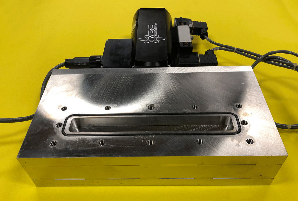 MDC Rectangular Pneumatic 1"x 8.3" Slit Transfer Gate Valve High Vacuum RGV-18P