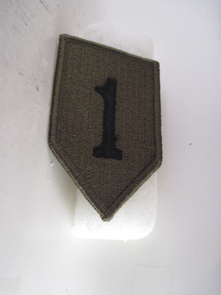 US Army  1 st   Div   patch (***t567)