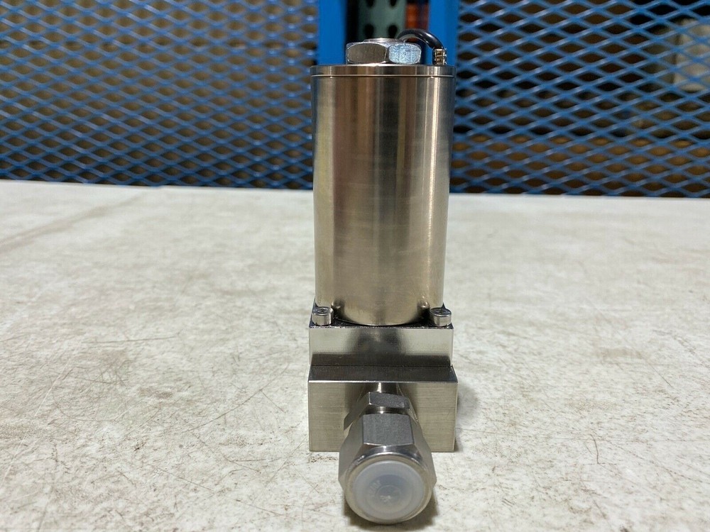 BRONKHORST Digital Mass Flow Meter/Controller & Bellows Valve SET 2000 In/h AiR