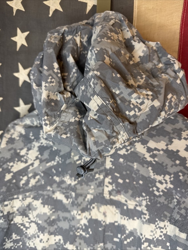 Medium Regular Army ACU Jacket Soft Shell Cold Weather Digital Camo Uniform 5591