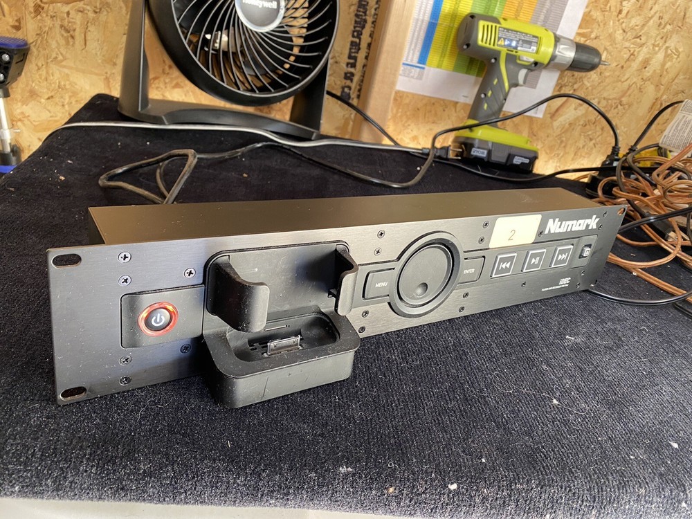 Numark iDEC A/V Playback and Recording Rack Interface for iPod UNTESTED TURNS ON