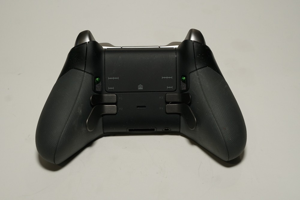 [EXEC] Microsoft Xbox One Elite 1698 Series 1 Controller Black Bluetooth Battery