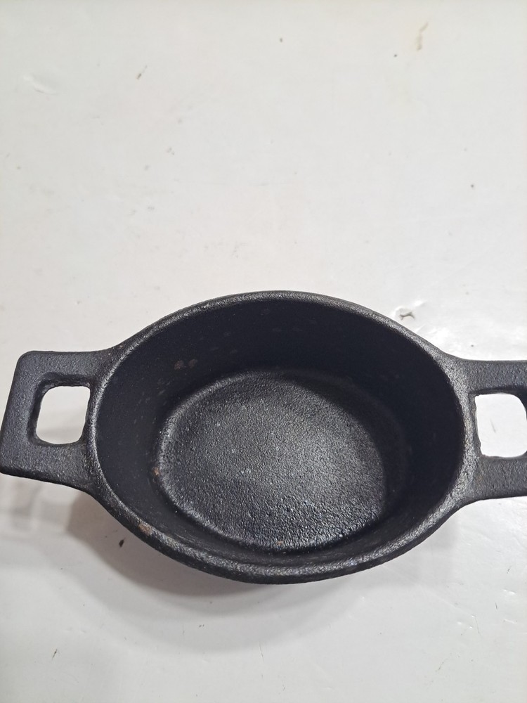 Small Be. Basic Cast Iron Dutch Oven With Lid