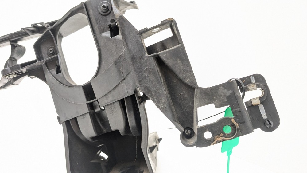 BMW X5 E70 WING MOUNT BRACKET FRONT LEFT PASSENGER SIDE 7157989 2011
