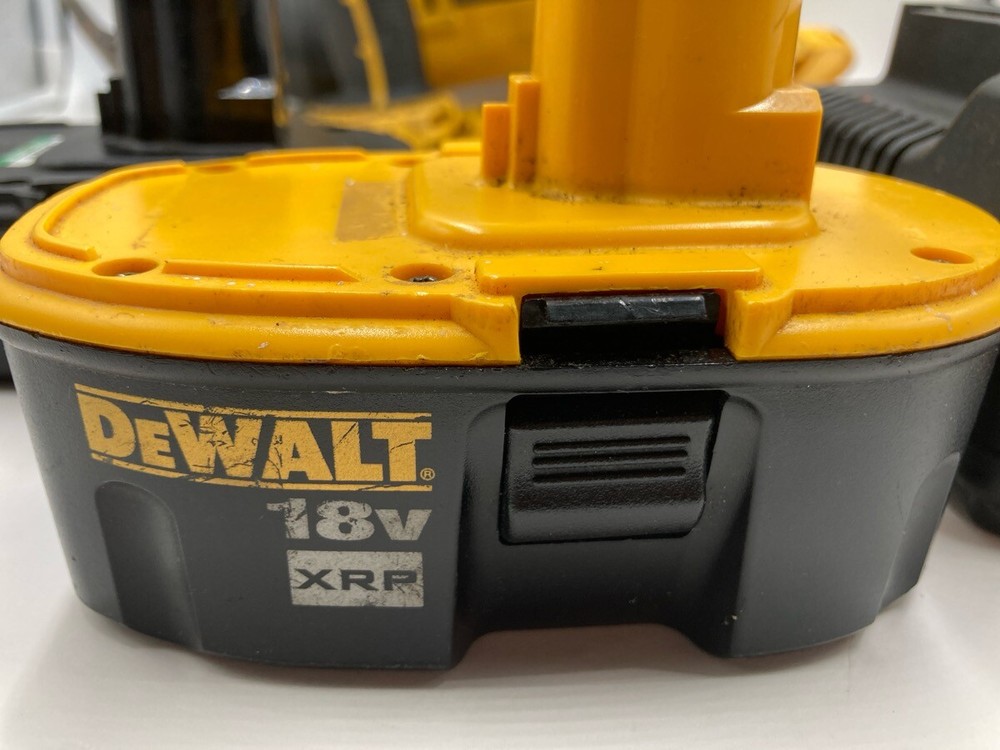 DEWALT 18V POWER TOOL SET (EL1107076)