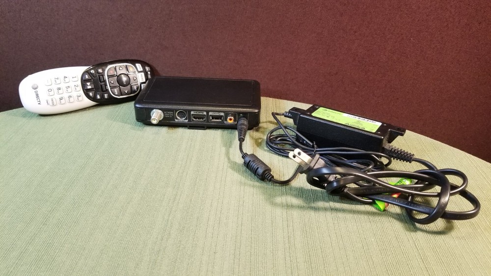DIRECTV Model C61-500 Power Supply and Remote