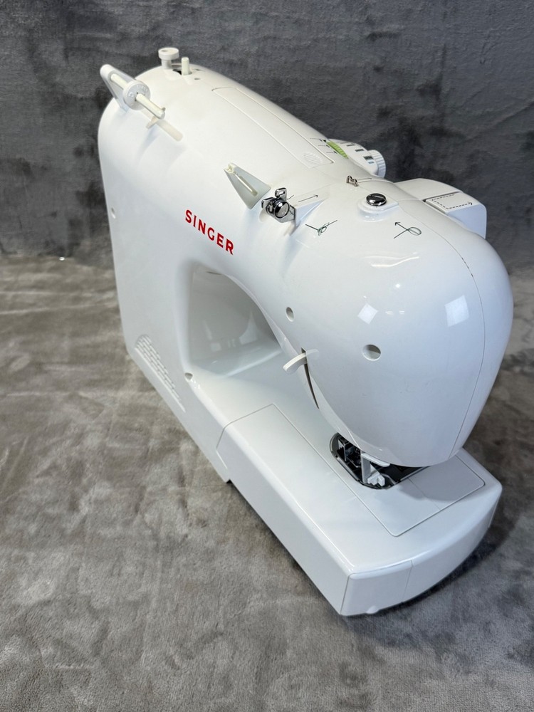 Singer Inspiration 4206 Sewing Machine 28-Stitch Auto *MISSING BOBBIN HOLDER*
