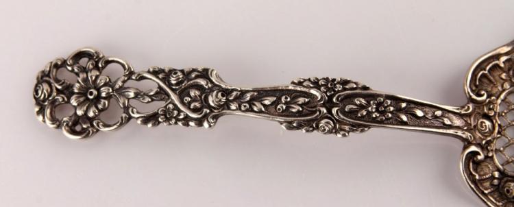 800 SILVER FLORAL MOTIF OPENWORK PIE SERVER